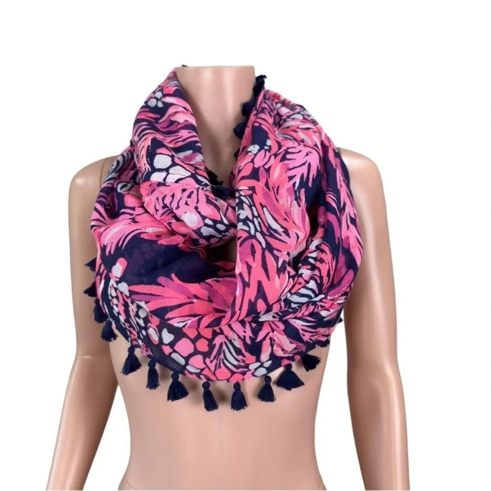 Lilly Pulitzer Looped A Jungle In Here Resort Scarf Pink Navy